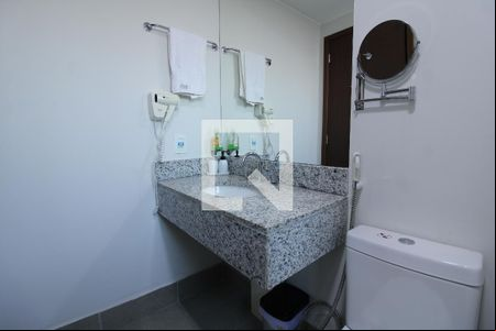 Banheiro de apartamento para alugar com 1 quarto, 48m² em Camorim, Rio de Janeiro