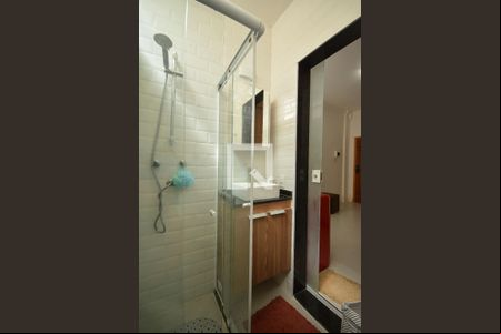 Banheiro de kitnet/studio para alugar com 1 quarto, 20m² em Centro, Rio de Janeiro