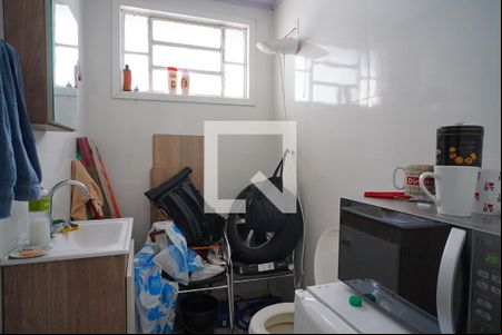 Banheiro de casa à venda com 4 quartos, 84m² em Navegantes, Porto Alegre