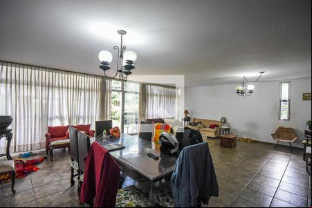 Sala de casa para alugar com 4 quartos, 300m² em Jardim Everest, São Paulo