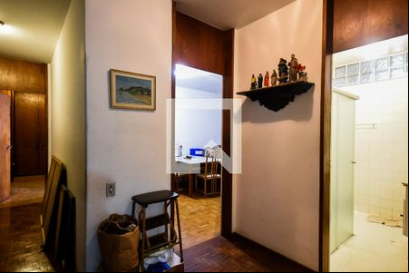 Corredor de casa para alugar com 4 quartos, 300m² em Jardim Everest, São Paulo