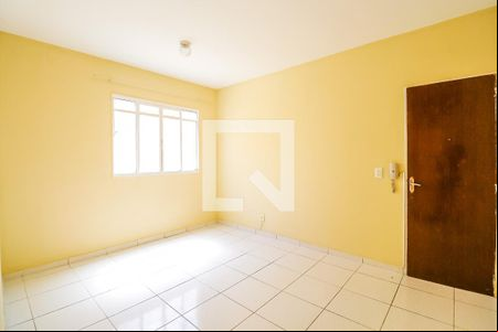 Sala de casa de condomínio à venda com 3 quartos, 50m² em Copacabana, Belo Horizonte