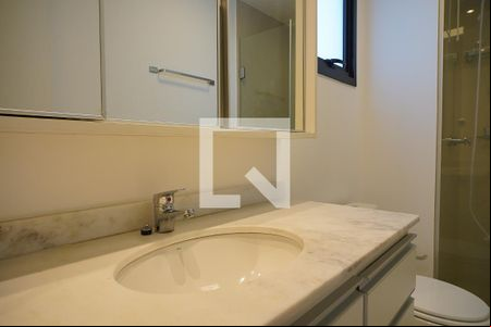 Banheiro de kitnet/studio à venda com 1 quarto, 38m² em Jardim Botânico, Porto Alegre