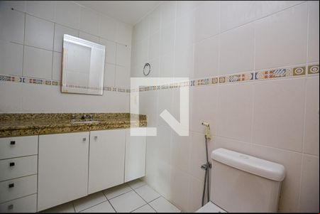 Banheiro da Suíte 1 de apartamento para alugar com 3 quartos, 216m² em São Francisco, Niterói