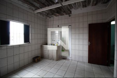 Kitnet de casa para alugar com 8 quartos, 600m² em Vila Carmosina, São Paulo