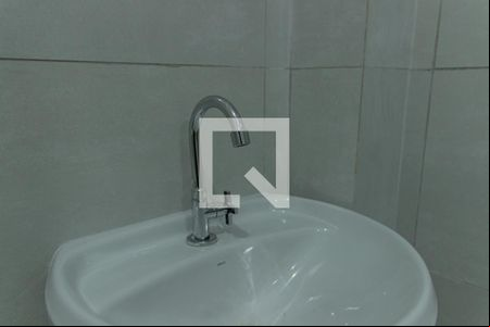 Banheiro - Torneira de casa de condomínio para alugar com 1 quarto, 25m² em Vila Boacava, São Paulo