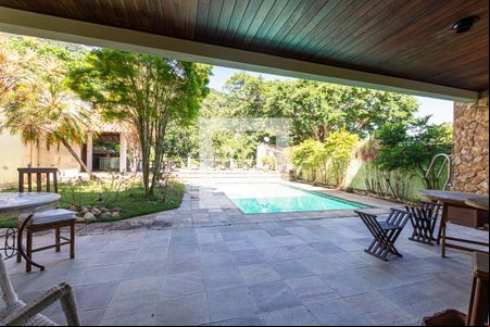 Varanda de casa de condomínio para alugar com 5 quartos, 600m² em São Francisco, Niterói