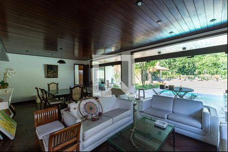 Sala de casa de condomínio para alugar com 5 quartos, 600m² em São Francisco, Niterói