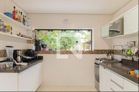 Cozinha e Área de Serviço de casa para alugar com 4 quartos, 1000m² em Guarujá, Porto Alegre