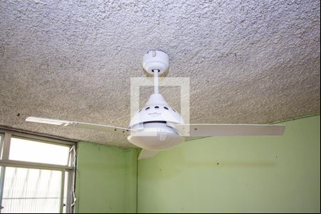 Sala de apartamento para alugar com 2 quartos, 55m² em Estrela do Norte, São Gonçalo