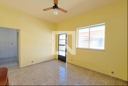 Sala de casa para alugar com 1 quarto, 50m² em Inhauma, Rio de Janeiro