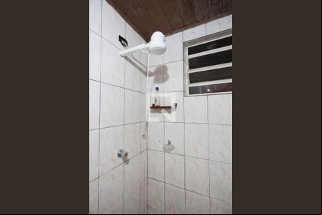 Banheiro - detalhes de casa para alugar com 1 quarto, 50m² em Vila Monte Serrat, Cotia