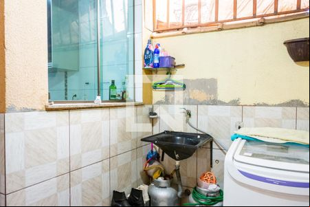 Lavanderia de casa à venda com 3 quartos, 120m² em Nacional, Contagem