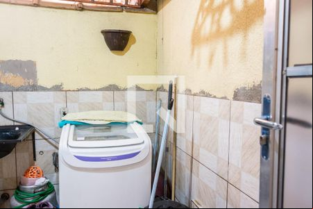 Lavanderia de casa à venda com 3 quartos, 120m² em Nacional, Contagem