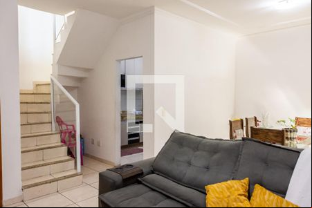 Sala de casa à venda com 3 quartos, 120m² em Nacional, Contagem