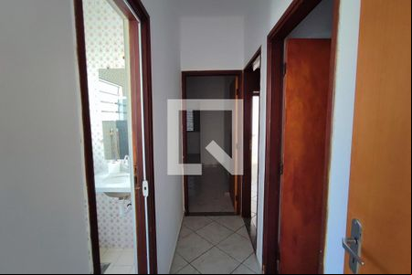 Corredor quartos  de casa para alugar com 3 quartos, 180m² em Vila Nova São José, Campinas