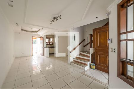 Sala de casa para alugar com 3 quartos, 98m² em Guarujá, Porto Alegre