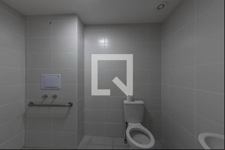 Banheiro de kitnet/studio para alugar com 1 quarto, 26m² em Jardim Independência, São Paulo