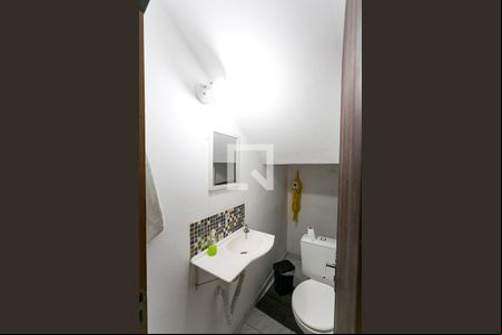 Lavabo de casa para alugar com 3 quartos, 156m² em Parque Pinheiros, Taboão da Serra