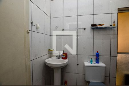 Banheiro de apartamento à venda com 2 quartos, 67m² em Venda da Cruz, São Gonçalo