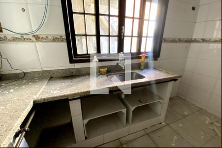 Cozinha de casa para alugar com 1 quarto, 60m² em Jardim Vinte E Cinco de Agosto, Duque de Caxias