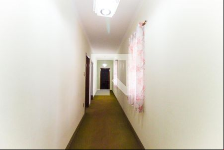 Corredor de casa para alugar com 3 quartos, 600m² em Vila Romanópolis, Ferraz de Vasconcelos