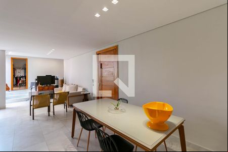 Sala de casa à venda com 2 quartos, 220m² em Carlos Prates, Belo Horizonte