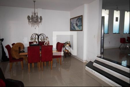 Sala de casa à venda com 3 quartos, 180m² em Ramos, Rio de Janeiro