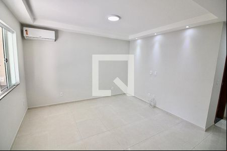 Sala de casa de condomínio para alugar com 3 quartos, 150m² em Vargem Pequena, Rio de Janeiro