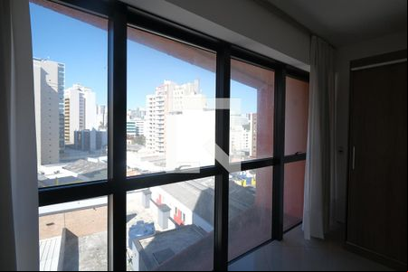 Sala de kitnet/studio para alugar com 1 quarto, 33m² em Centro, Curitiba