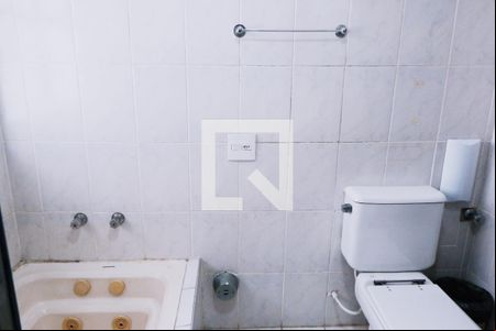 Banheiro de apartamento para alugar com 1 quarto, 35m² em Centro, São Vicente