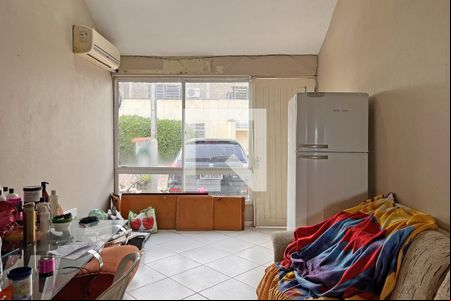 Sala de casa à venda com 2 quartos, 71m² em Campo Novo, Porto Alegre
