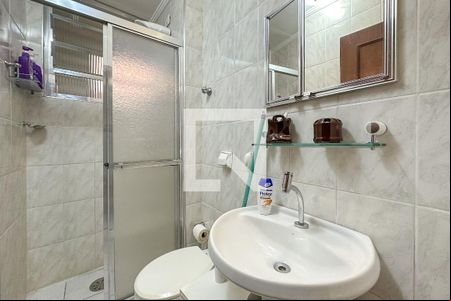 Banheiro de apartamento para alugar com 1 quarto, 45m² em Vila Julia, Guarujá