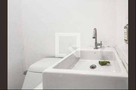 Banheiro de casa de condomínio para alugar com 5 quartos, 320m² em Jardim Tres Marias, Guarujá