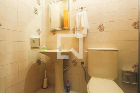 Banheiro social de casa à venda com 3 quartos, 138m² em Jardim Carvalho, Porto Alegre