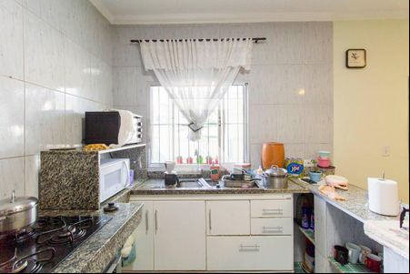 Casa 1 - Sala e Cozinha  de casa à venda com 7 quartos, 212m² em Jardim Santo Antônio, São Paulo