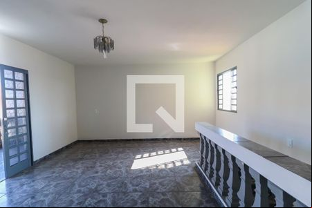 Sala de casa à venda com 6 quartos, 129m² em Jardim Mirante, Várzea Paulista