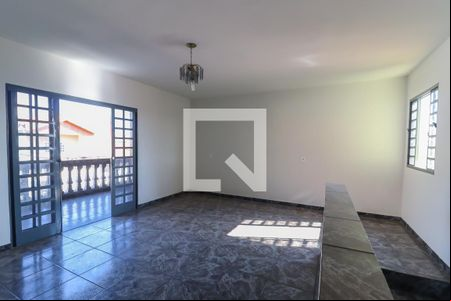 Sala de casa à venda com 6 quartos, 129m² em Jardim Mirante, Várzea Paulista