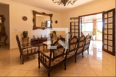 Sala de casa para alugar com 5 quartos, 649m² em : Prado Rangel, Embu das Artes