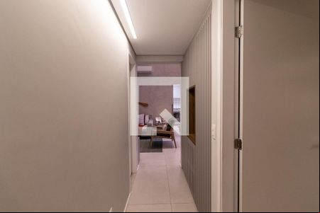 Corredor para os quartos de apartamento para alugar com 2 quartos, 120m² em Vila Olímpia, São Paulo