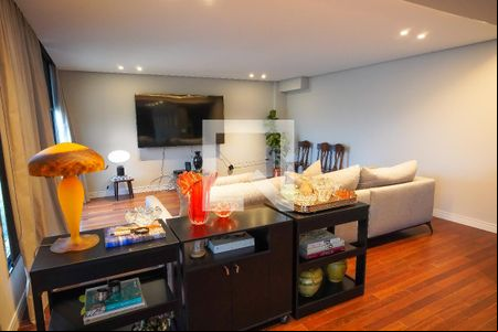 Sala 1 de apartamento para alugar com 1 quarto, 230m² em Santa Lúcia, Belo Horizonte