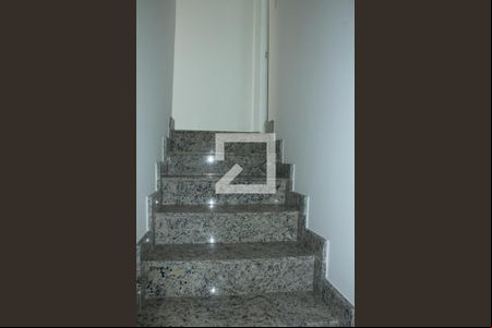 Detalhe Escada de casa para alugar com 2 quartos, 80m² em Jardim Jasmim, Nova Iguaçu
