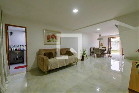 Sala de casa de condomínio para alugar com 3 quartos, 290m² em Vargem Pequena, Rio de Janeiro