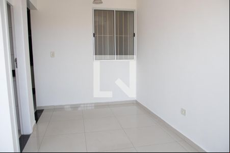 Sala de casa de condomínio à venda com 3 quartos, 122m² em Vila Nivi, São Paulo