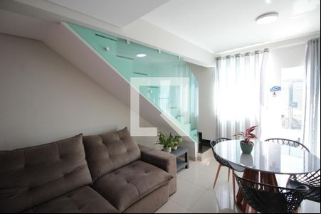 Sala de casa para alugar com 2 quartos, 76m² em Copacabana, Belo Horizonte