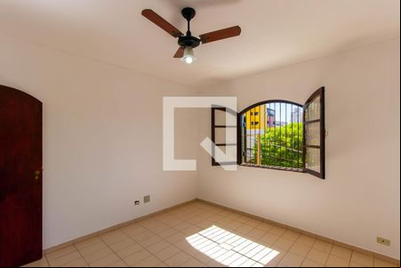 Quarto 2 de casa à venda com 5 quartos, 200m² em Jardim Mimar, São Paulo