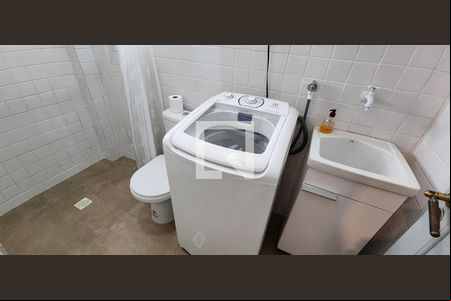 Banheiro de apartamento para alugar com 1 quarto, 30m² em José Menino, Santos