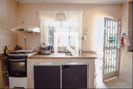 Cozinha de casa para alugar com 2 quartos, 180m² em Vila Santo Antônio, Duque de Caxias