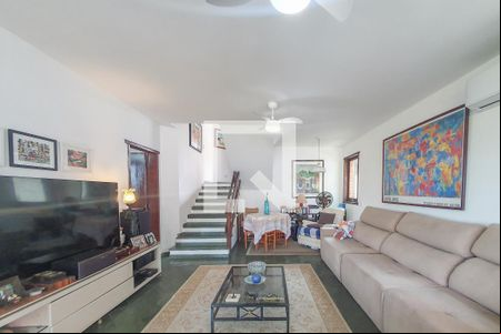 Sala de casa de condomínio para alugar com 5 quartos, 320m² em Jardim Tres Marias, Guarujá