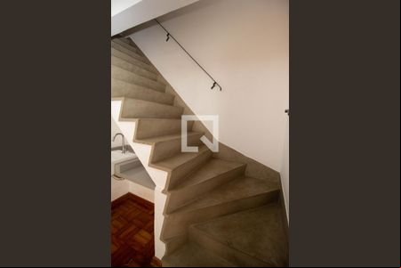 Escada de casa à venda com 4 quartos, 200m² em Parque São Domingos, São Paulo